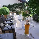 Weisses Roessle - Restaurantbetrieb Von Donnerstag Bis Sonntag