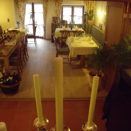 Weisses Roessle - Restaurantbetrieb Von Donnerstag Bis Sonntag 3*