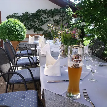 Weisses Roessle - Restaurantbetrieb Von Donnerstag Bis Sonntag